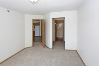 Huntington Pointe Apartments in Moorhead, MN - Building Photo - Interior Photo