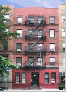 148 W Tenth St in New York, NY - Building Photo