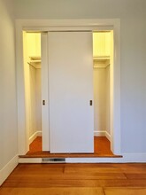 253 Humphrey St, Unit 2 in Marblehead, MA - Foto de edificio - Building Photo