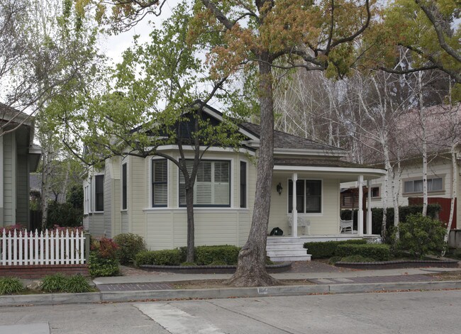 121-123 Tait Ave in Los Gatos, CA - Foto de edificio - Building Photo