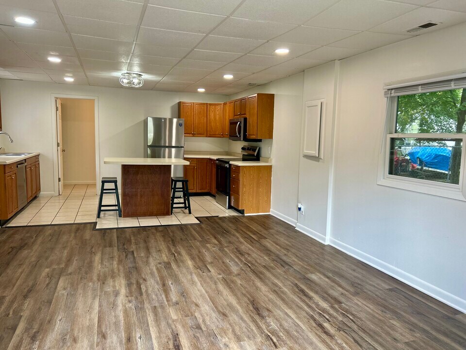 2150 E 75th St, Unit B in Indianapolis, IN - Foto de edificio