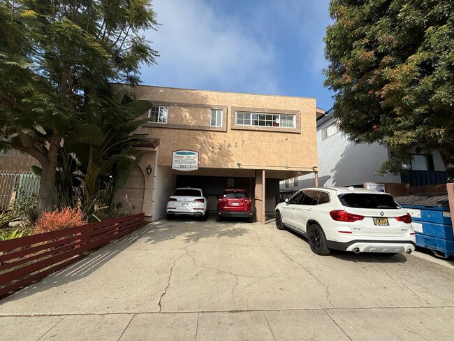 12737 Pacific Ave in Los Angeles, CA - Building Photo - Building Photo