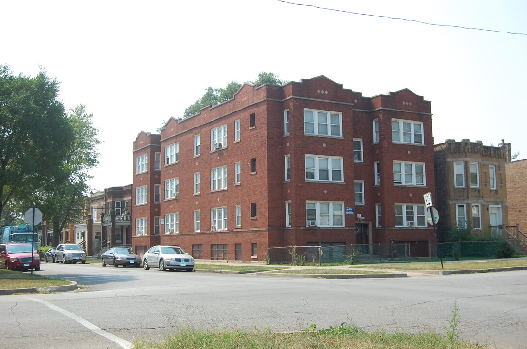 4501 W Maypole Ave in Chicago, IL - Building Photo