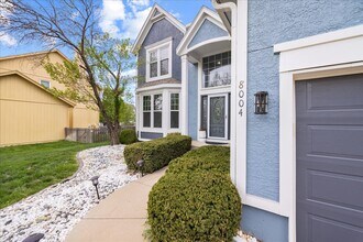 8004 W 146th St in Overland Park, KS - Foto de edificio - Building Photo