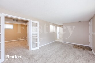 1104 Kearney Rd in Excelsior Springs, MO - Foto de edificio - Building Photo