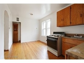 3325-3335 W 61st Pl in Chicago, IL - Building Photo - Interior Photo