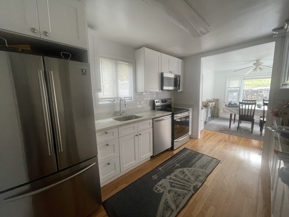 17 Gardner Rd, Unit 2 in Brookline, MA - Building Photo