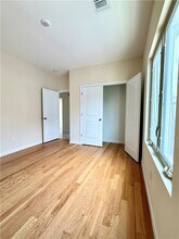 379 McClean Ave in Staten Island, NY - Foto de edificio - Building Photo