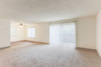 The Ridge at Bull Mountain in Tigard, OR - Building Photo - Interior Photo