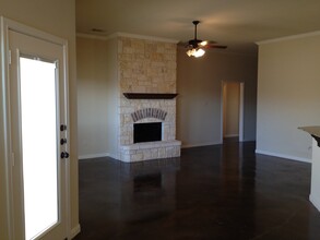 613 Park Wood Circle in Hewitt, TX - Building Photo - Building Photo