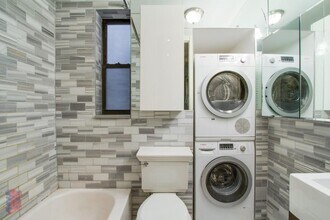 250 Mott St, Unit 19 in New York, NY - Building Photo - Building Photo