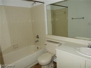 13555 Eagle Ridge Dr in Ft. Myers, FL - Building Photo - Building Photo