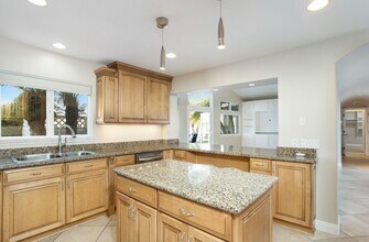 218 Highland St, Unit Unit A in Newport Beach, CA - Building Photo - Building Photo