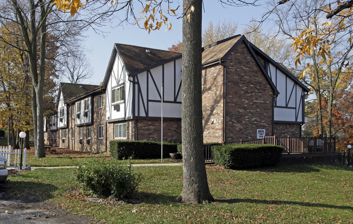 Westwood Apartments in Waukesha, WI - Building Photo