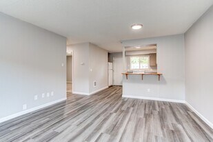 North Portion Of Tyee Apartments in Beaverton, OR - Building Photo