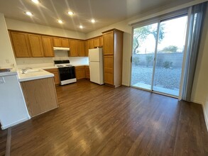 10260 Wood Work Ln in Las Vegas, NV - Building Photo - Building Photo