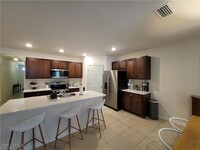 1142 SE 19th Ln in Cape Coral, FL - Foto de edificio - Building Photo