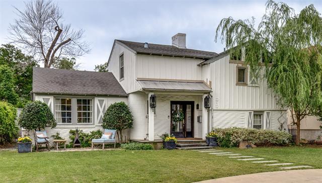 property at 2927 Lovers Ln