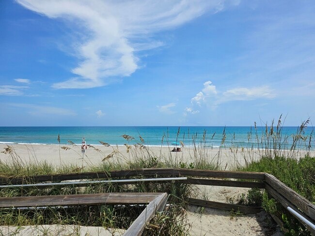 3233 Sea Oats Cir in Melbourne Beach, FL - Building Photo - Building Photo