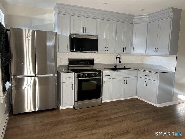 2 Broad St in New Britain, CT - Building Photo - Building Photo