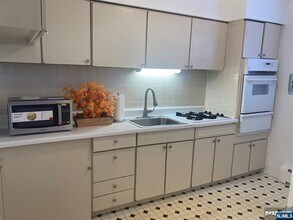 1251 Valley Rd, Unit B in Wayne, NJ - Building Photo - Building Photo