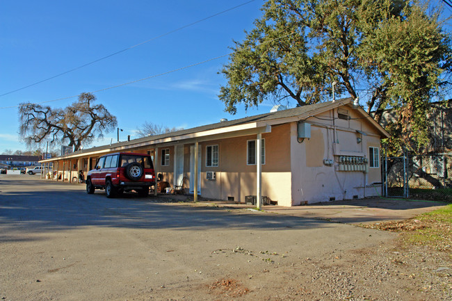 3135 N Wilson Way in Stockton, CA - Foto de edificio - Building Photo