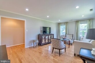 7613 Hamlet St in Springfield, VA - Building Photo - Building Photo