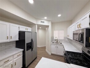 2117 Echo Bay, Unit 204 in Las Vegas, NV - Building Photo - Building Photo