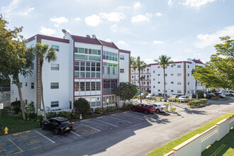 Garnet Building in Lauderdale Lakes, FL - Building Photo - Building Photo