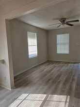 531 W Spurgeon St in Fort Worth, TX - Foto de edificio - Building Photo