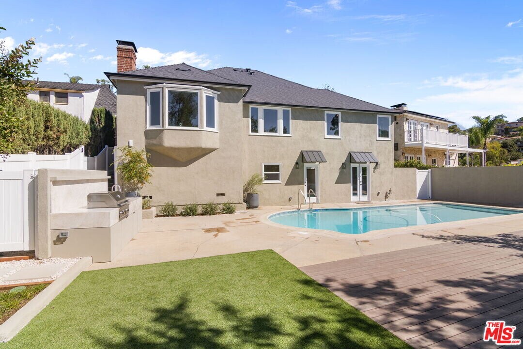 2383 Panorama Terrace in Los Angeles, CA - Building Photo