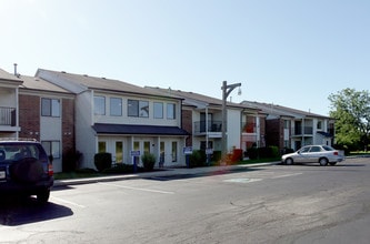 Hickory Knoll Apartments in Anderson, IN - Building Photo - Building Photo