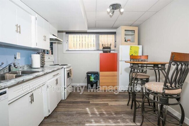 9811-9869 69 Ave NW in Edmonton, AB - Building Photo - Building Photo