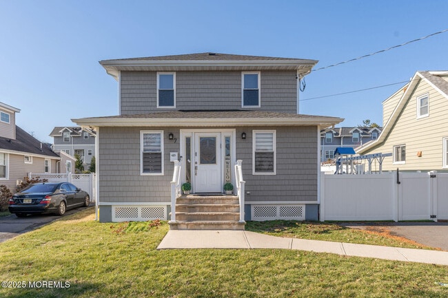 property at 7 Elmwood Ave