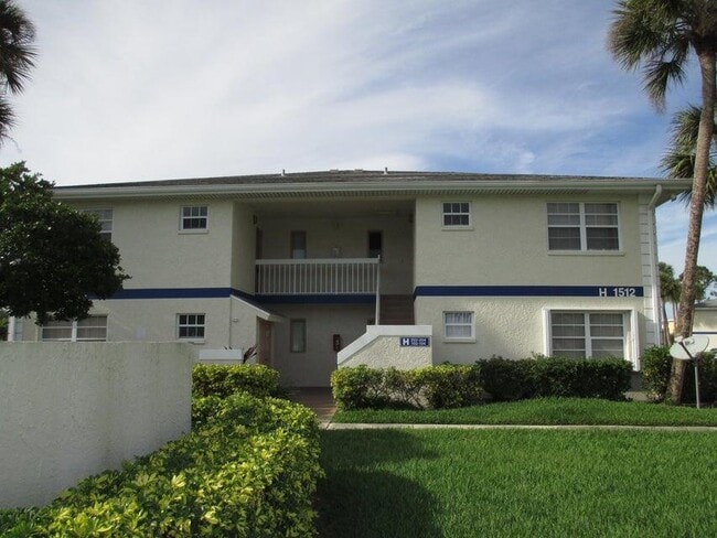 property at 1512 SE Royal Green Cir