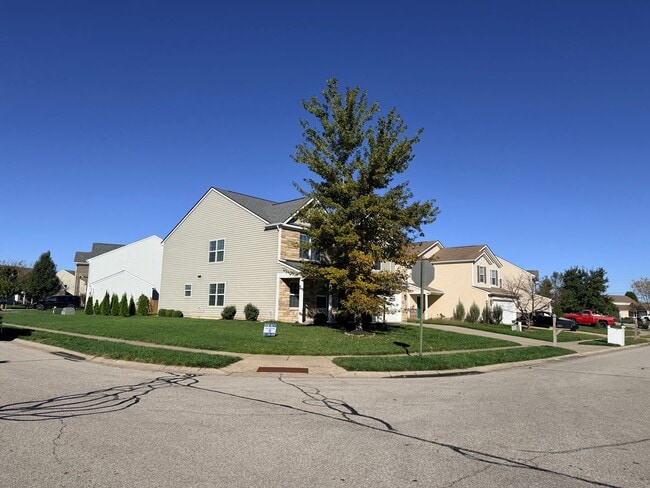 1883 Creekstone Dr in Columbus, IN - Building Photo - Building Photo
