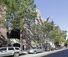 37-42-37-46 80th St in Jackson Heights, NY - Foto de edificio - Building Photo