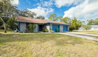 5612 Sisson Rd in Titusville, FL - Building Photo