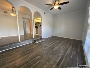 66 BREES in San Antonio, TX - Building Photo - Building Photo