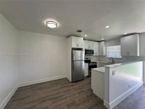 2436 Van Buren St in Hollywood, FL - Building Photo - Building Photo