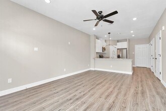 5262 Ella Blvd-Unit -703A in Houston, TX - Building Photo - Building Photo