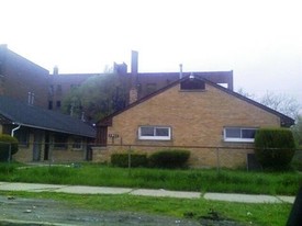 3256 Rochester St Apartments