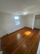 226 Maple St, Unit 1W in Naugatuck, CT - Building Photo - Building Photo