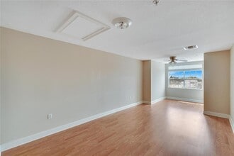 6414 Sunset Bay Cir in Apollo Beach, FL - Building Photo - Building Photo