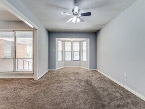 12 Geraldine Ln in Denison, TX - Foto de edificio - Building Photo