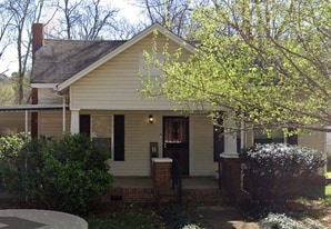 202 Church Ave SE in Jacksonville, AL - Building Photo