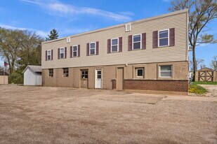825 E Wilson St in Batavia, IL - Building Photo
