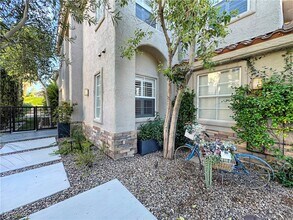 1352 Fox Acres Dr in Las Vegas, NV - Building Photo - Building Photo