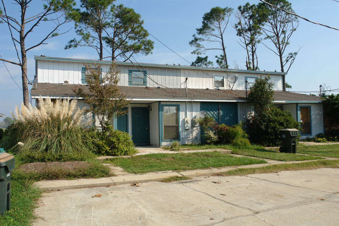 3266 Maplewood Dr in Gulf Breeze, FL - Foto de edificio