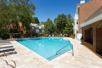 Dunwoody Ridge in Atlanta, GA - Foto de edificio - Building Photo